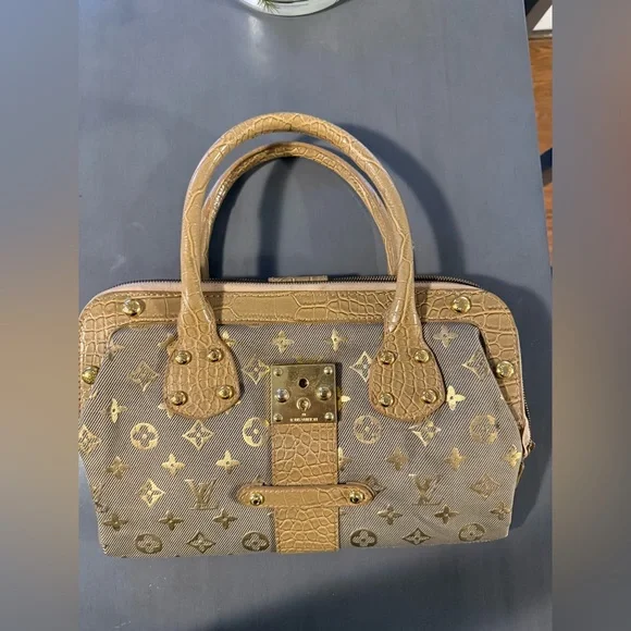 Louis Vuitton bag in Beige and Gold - Picture 1 of 6